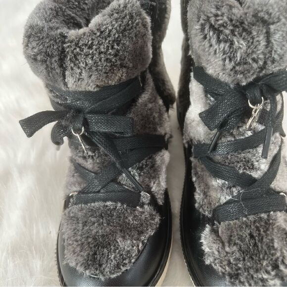 Stuart Weitzman Ariana Snowboot  - Picture 6 of 14
